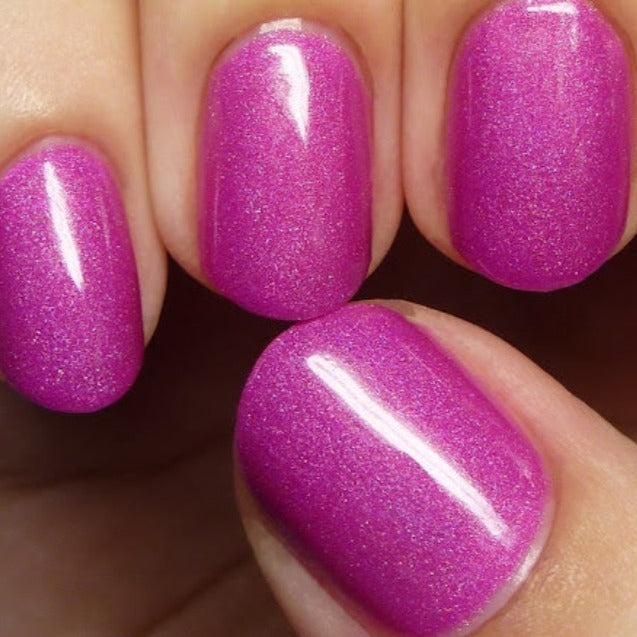 Artificial Nails For Women: Transform Your Nails in Minutes